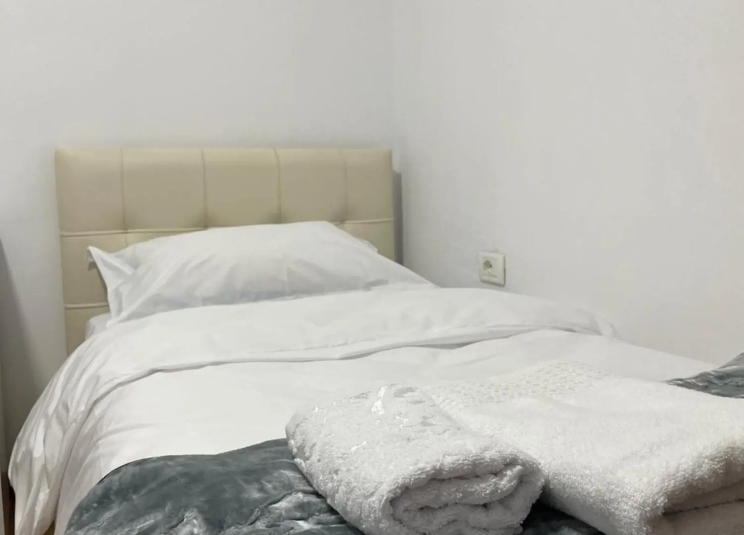 Rooms By Kevin Tirana 0*,  Albania